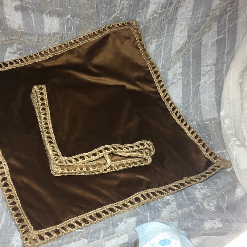 NWOT Amhoo BoHo pillow covers set of 2 -19x19 Beautiful brown velour burlap trim